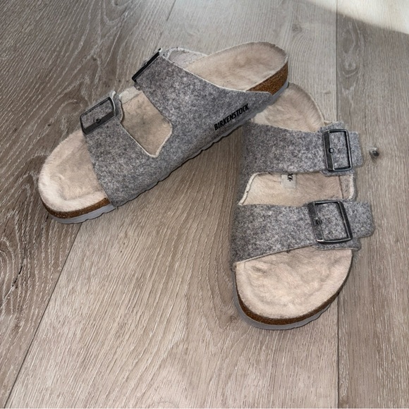Birkenstock Arizona Happy Lamb Wool Rivet Sandals Light Gray USL9 M7 EUR 40 Rare - Picture 1 of 11